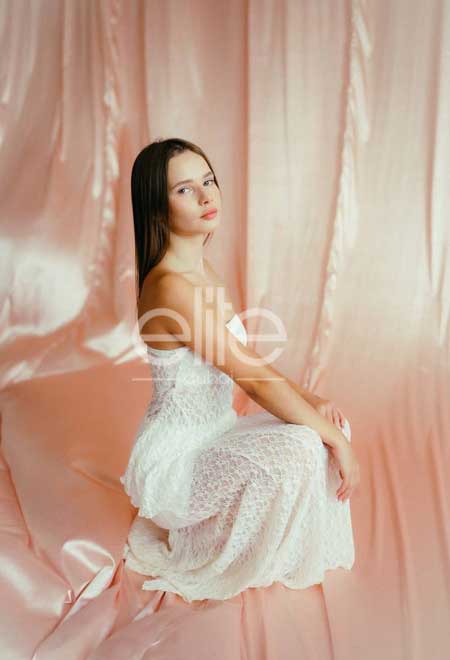 brunette female escortsin Dubai, Dubai premium escort, Dubai luxury escort, Dubai luxury escorts, service de escorte vip à Dubai, GFE escorts Dubai, vip escort Dubai